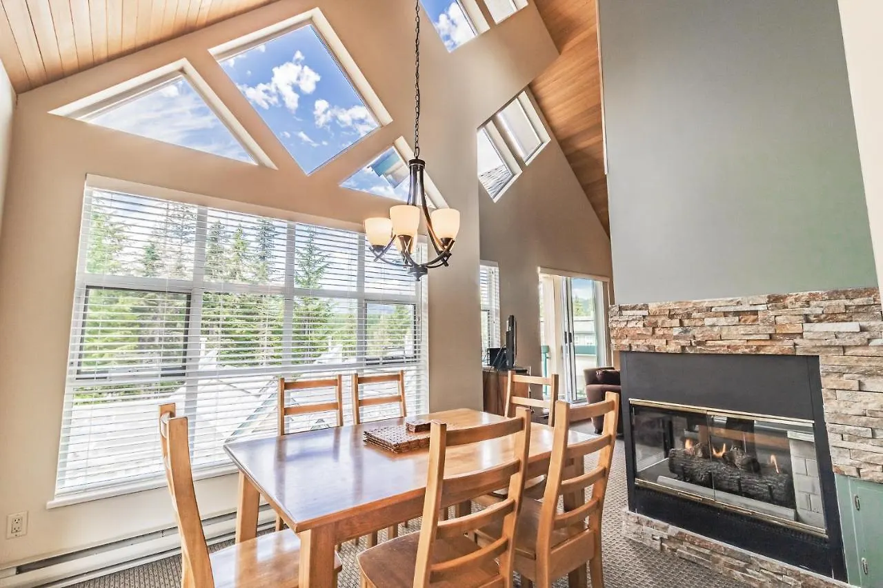 Snowbird Townhouses By Elevate Vacations Whistler Apartment