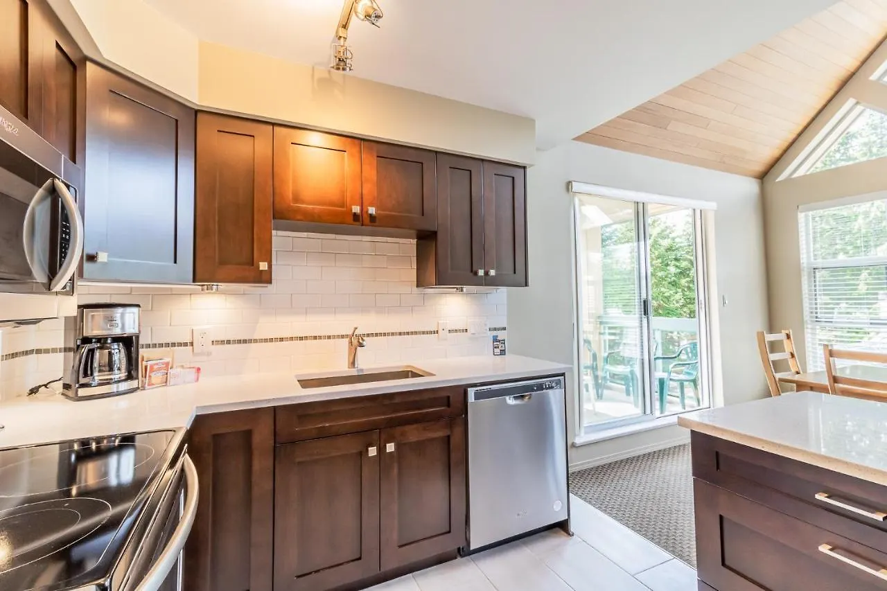 Snowbird Townhouses By Elevate Vacations Whistler