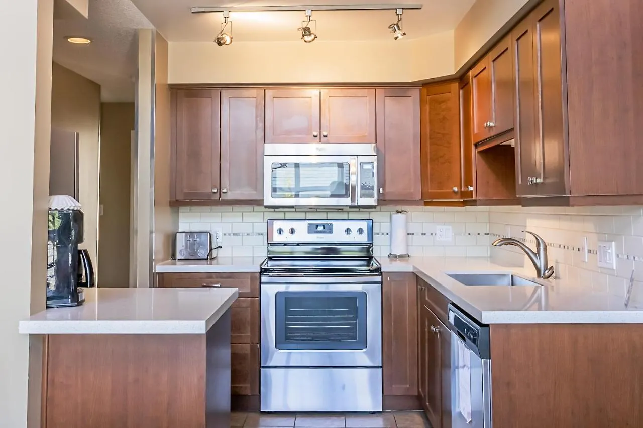 Snowbird Townhouses By Elevate Vacations Whistler Canada
