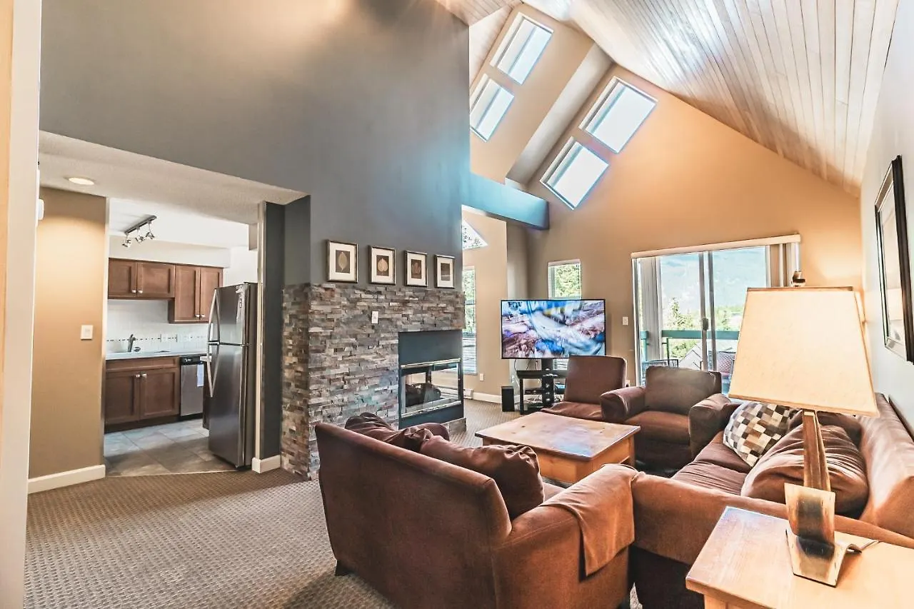 Apartment Snowbird Townhouses By Elevate Vacations Whistler