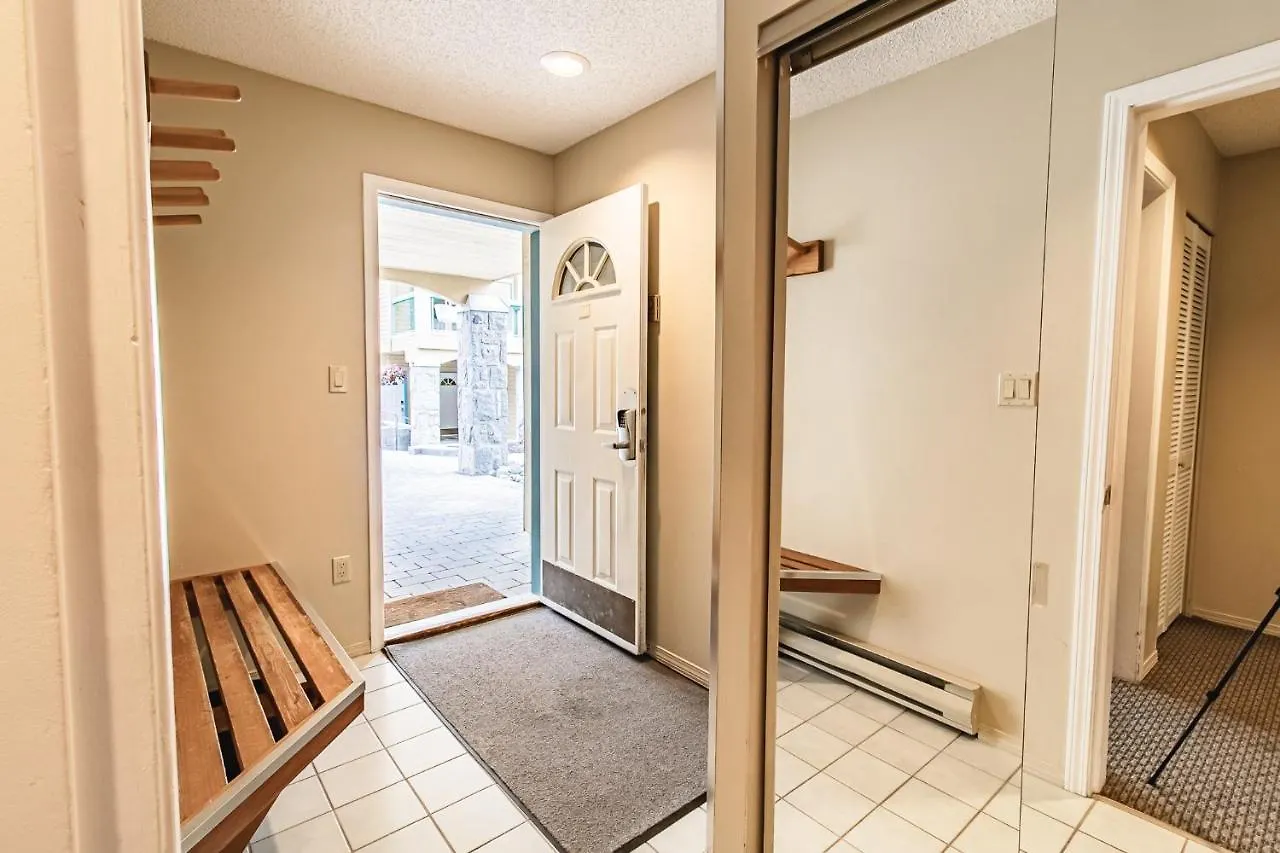 Snowbird Townhouses By Elevate Vacations Whistler Apartment
