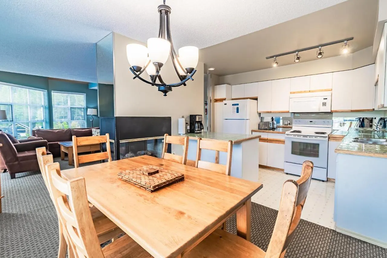 Snowbird Townhouses By Elevate Vacations Whistler Apartment