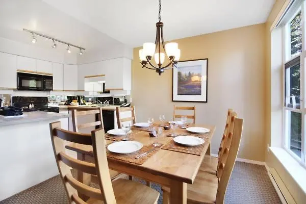 Snowbird Townhouses By Elevate Vacations Whistler 0*,