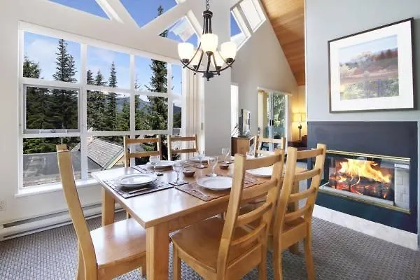 Snowbird Townhouses By Elevate Vacations Whistler 0*,
