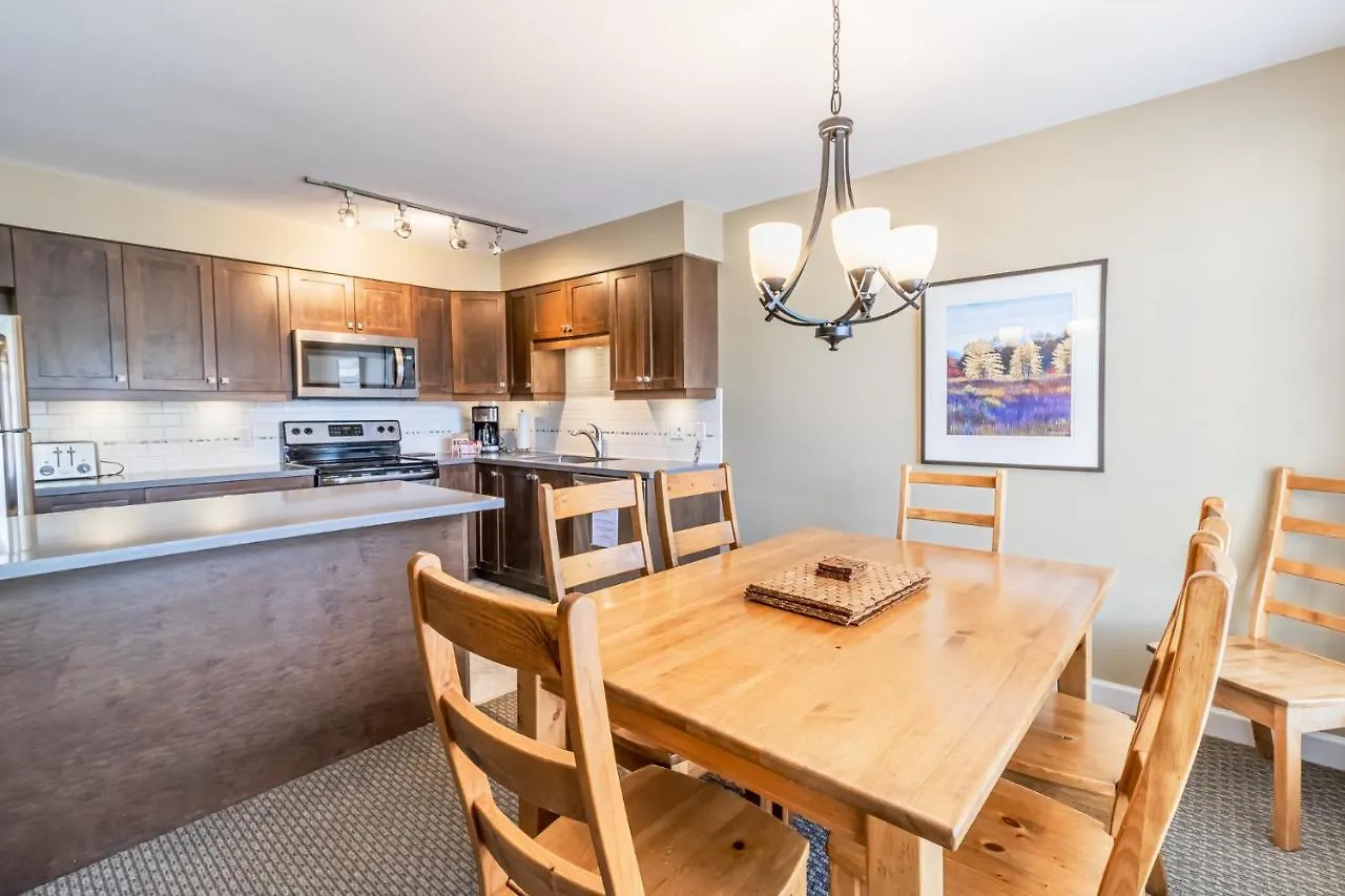 Apartment Snowbird Townhouses By Elevate Vacations Whistler