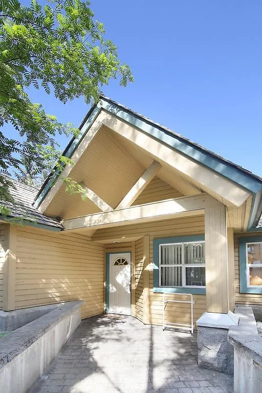 Snowbird Townhouses By Elevate Vacations Whistler Apartment